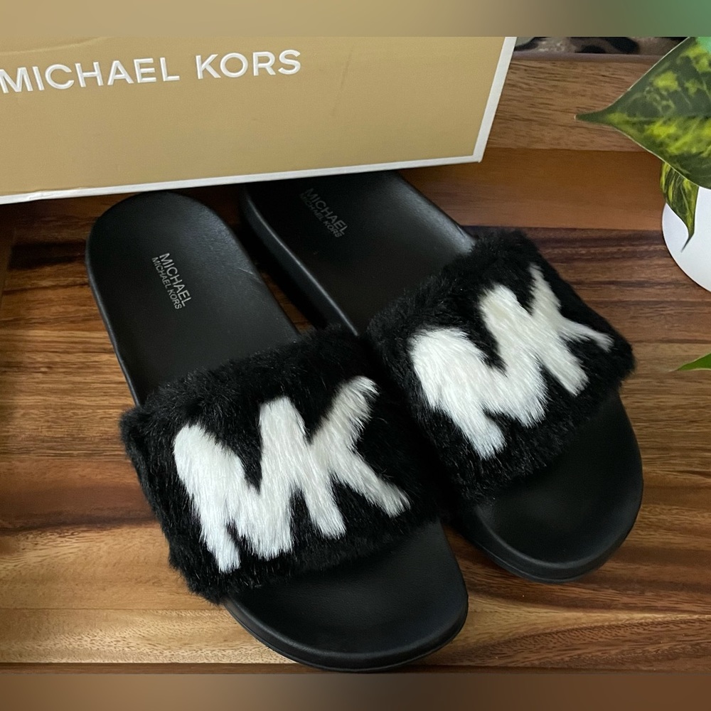 Beautiful Michael Kors Faux Fur Slides, EUC!